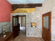 CASALE DI FINE '800 INTERAMENTE IN SASSO A BETTOLA
