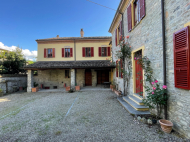 CASALE DI FINE '800 INTERAMENTE IN SASSO A BETTOLA