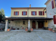 CASALE DI FINE '800 INTERAMENTE IN SASSO A BETTOLA