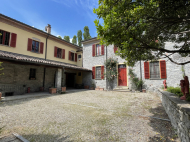 CASALE DI FINE '800 INTERAMENTE IN SASSO A BETTOLA
