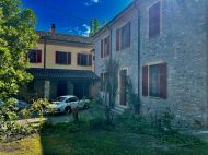 CASALE DI FINE '800 INTERAMENTE IN SASSO A BETTOLA