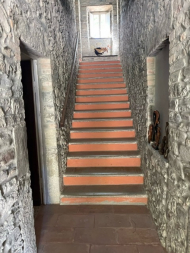 CASALE DI FINE '800 INTERAMENTE IN SASSO A BETTOLA