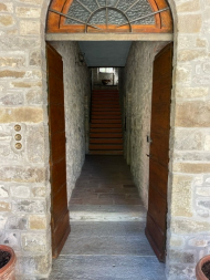 CASALE DI FINE '800 INTERAMENTE IN SASSO A BETTOLA