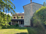CASALE DI FINE '800 INTERAMENTE IN SASSO A BETTOLA