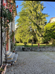 CASALE DI FINE '800 INTERAMENTE IN SASSO A BETTOLA