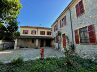 CASALE DI FINE '800 INTERAMENTE IN SASSO A BETTOLA