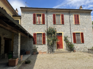 CASALE DI FINE '800 INTERAMENTE IN SASSO A BETTOLA