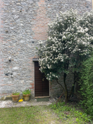 CASALE DI FINE '800 INTERAMENTE IN SASSO A BETTOLA