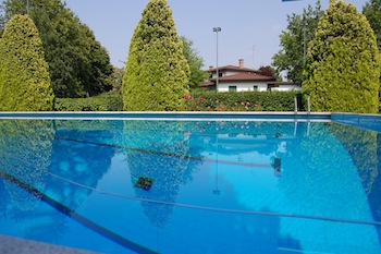VILLA A RIVALTA CON PISCINA